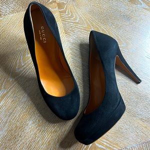 GUCCI Black Round Toe Suede Italian Leather Platform Pumps Heels 37